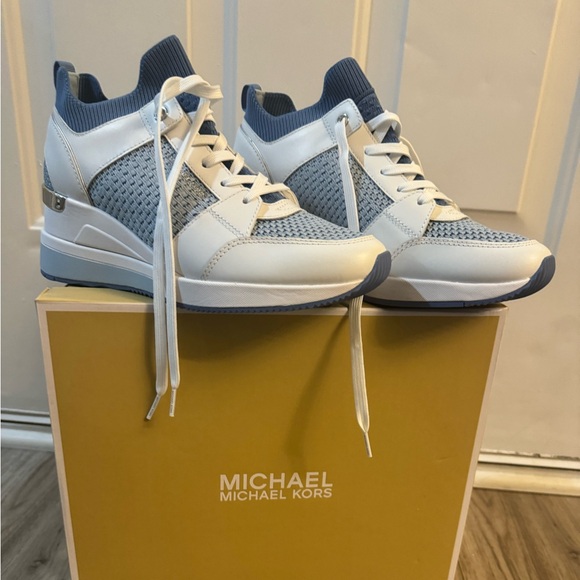 Michael Kors Women's Georgie Knit Trainer Sneaker brand new - Picture 2 of 4